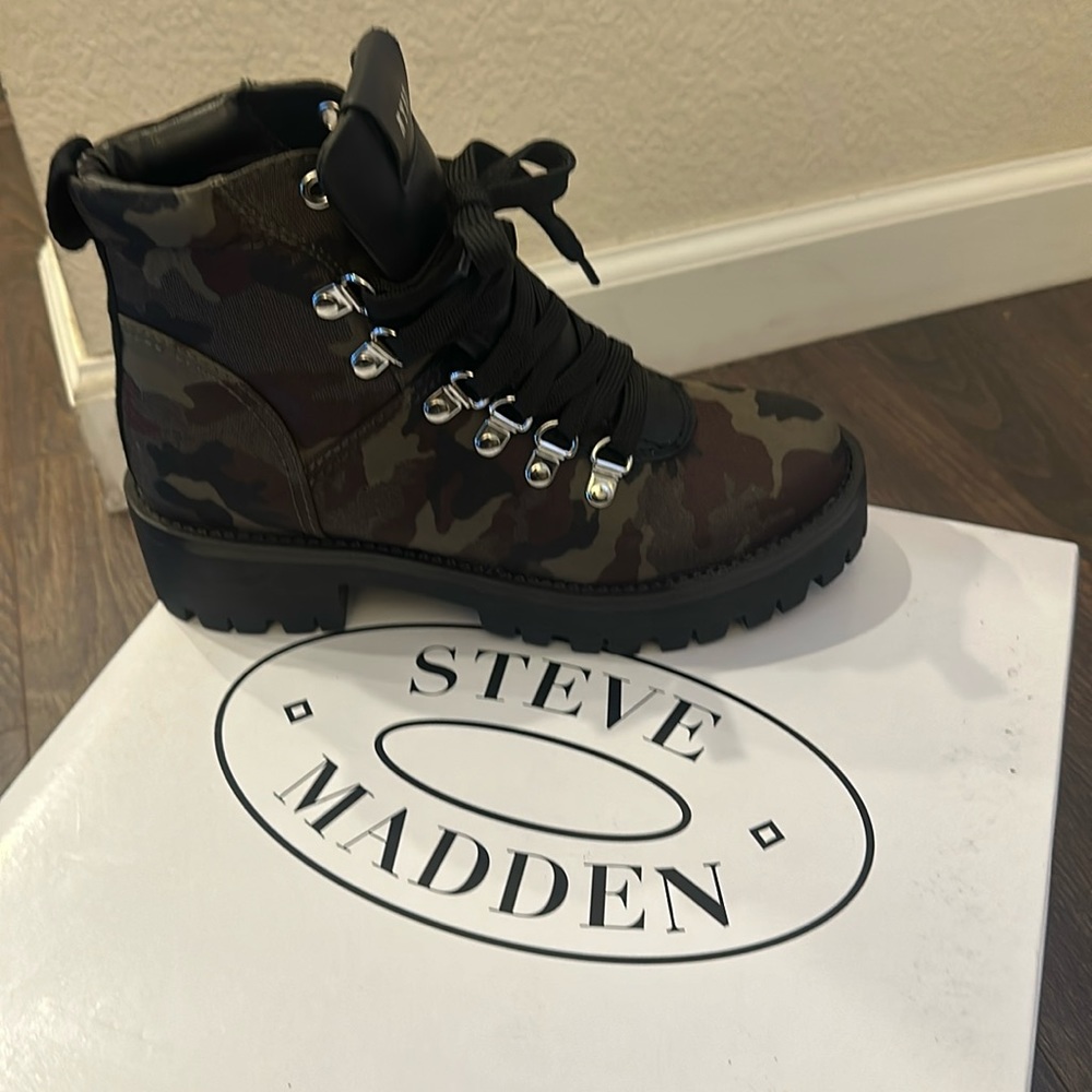 Steve Madden Camo Boots Size 6. NWOT in Original Box